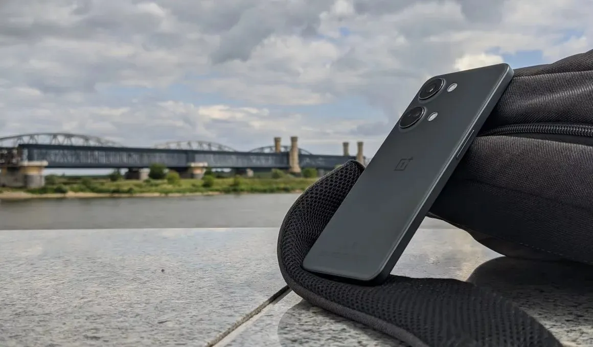 Об этом OnePlus все забыли, а зря. Его можно смело брать и в 2024 году 