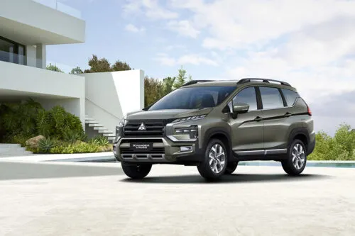 Mitsubishi Xpander Cross появился в России со скидкой. Это вместительный, но уродливый кроссовер