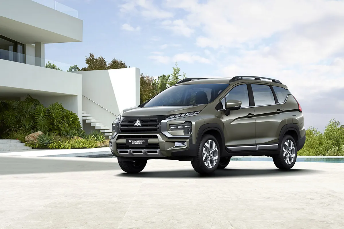 Mitsubishi Xpander Cross появился в России со скидкой. Это вместительный, но уродливый кроссовер
