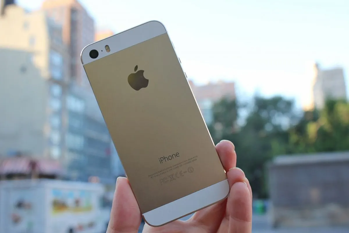 Легендарный iPhone официально устарел. Помянем гениальную модель