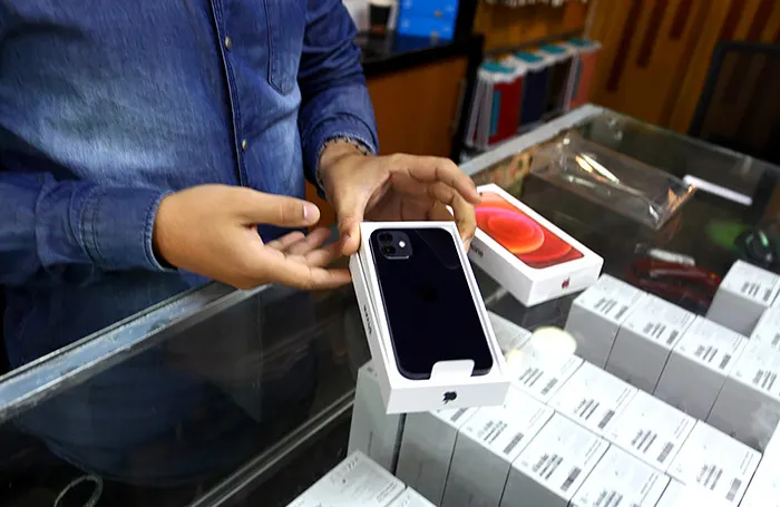 «Яндекс Маркет» обвинили в торговле подержанными iPhone под видом новых. Почему на маркетплейс гонят зря?
