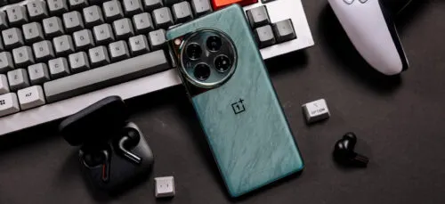 Стоит ли брать OnePlus 12 перед выходом нового поколения? Флагман всё ещё актуален, но есть нюанс