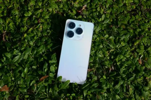 3 недорогих смартфона, которые можно брать не глядя. От хитового Infinix до сбалансированного Xiaomi Redmi