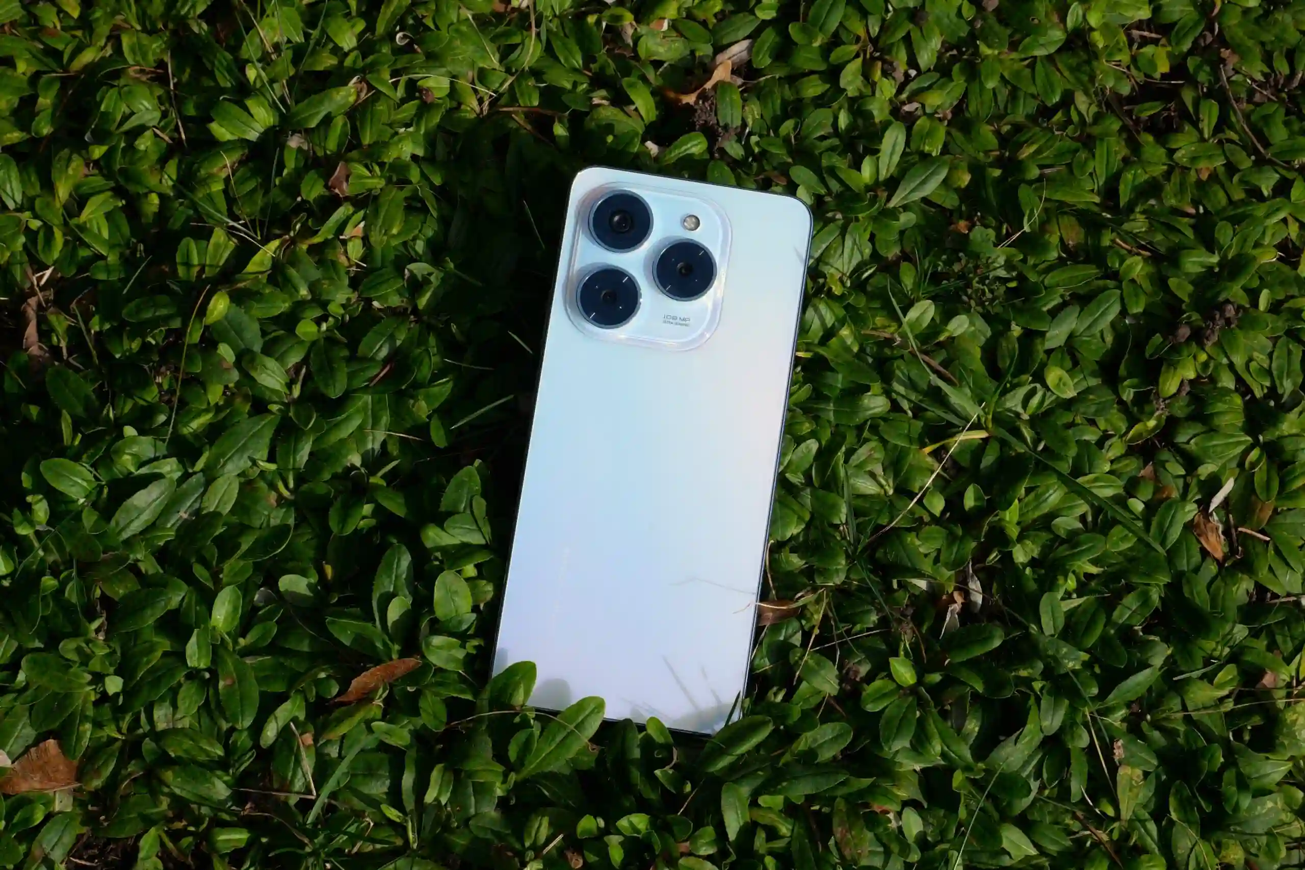 3 недорогих смартфона, которые можно брать не глядя. От хитового Infinix до сбалансированного Xiaomi Redmi