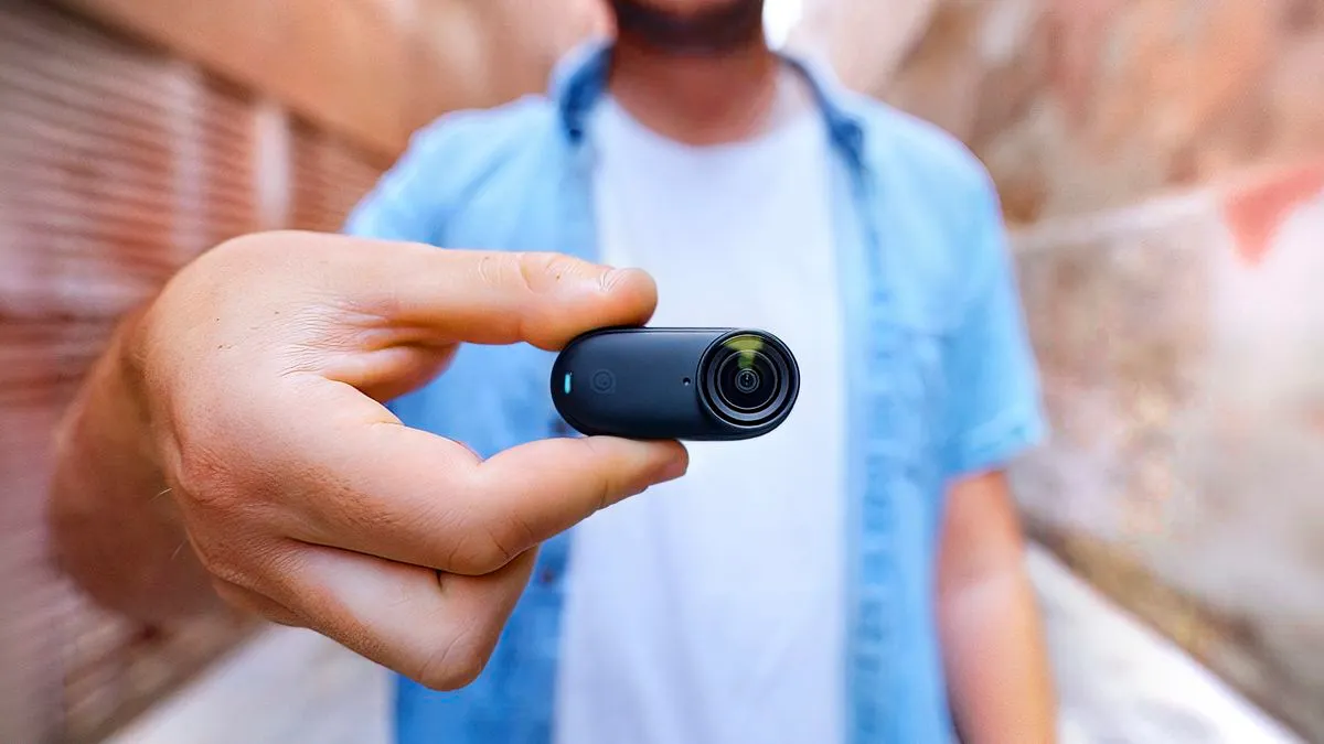 Вышла камера Insta360 GO 3S размером с палец. Она снимает в 4К и крепится ко всему подряд