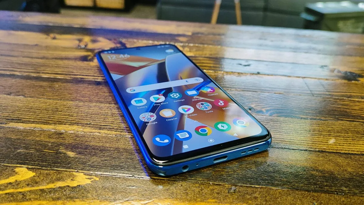 3 лучших бабушкофона на рынке. От стильного Tecno до хитового Xiaomi Poco