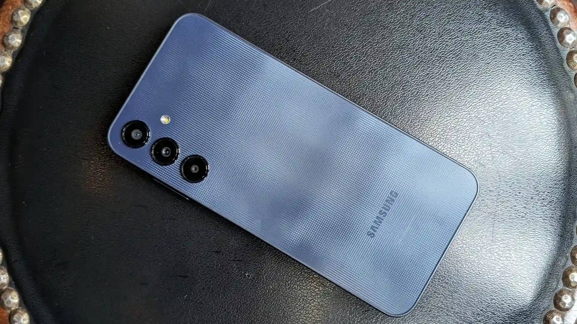 Смотрите, что Samsung предлагает всего за 15 тысяч рублей. 120-герцовый экран, адекватные камеры и оптимальную производительность 