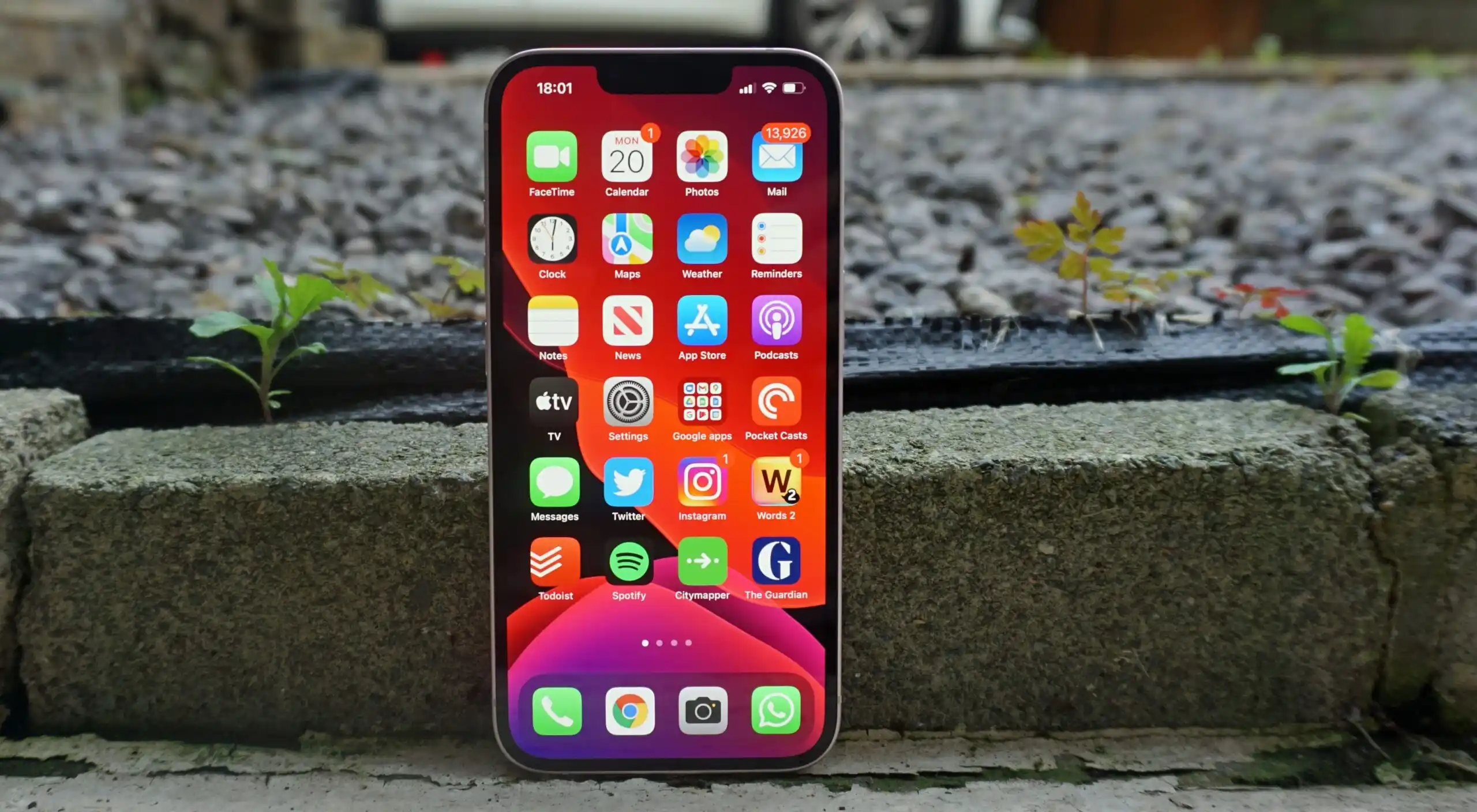 Легендарный iPhone буквально рухнул в цене. Его можно смело брать и в 2024 году 
