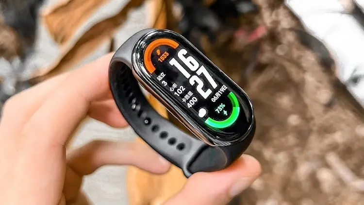 Что известно о Xiaomi Mi Band 9? Есть фотографии браслета, а еще устройство получит сверхъяркий экран