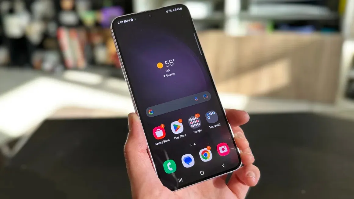5 лучших компактных смартфонов в 2024 году. От подешевевшего Samsung Galaxy до топового iPhone