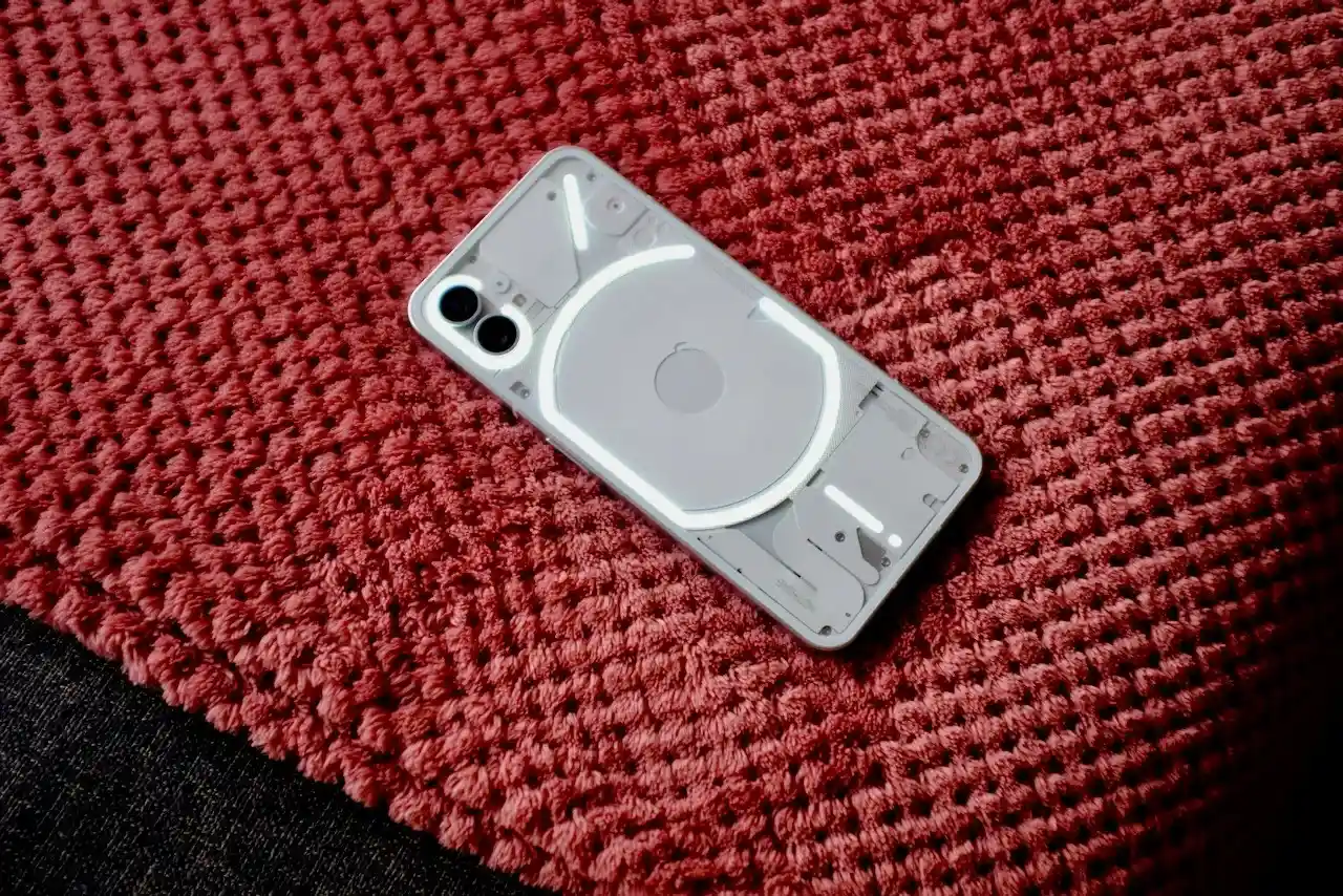 Хайповый Nothing Phone (1) окончательно подешевел. Хватаем, пока он есть в наличии