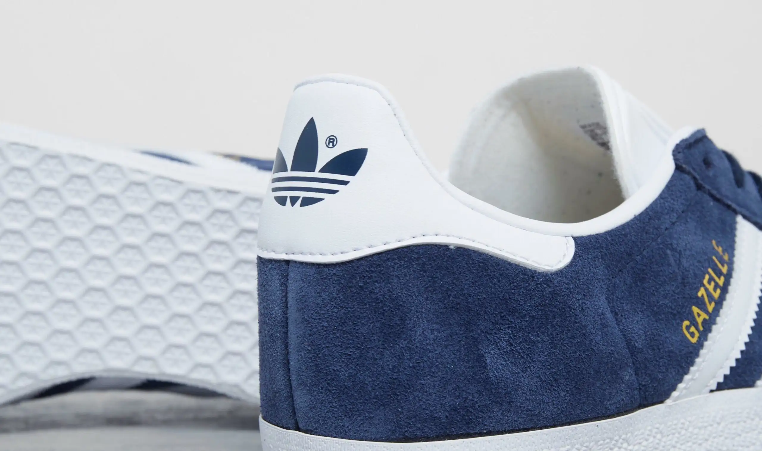 Кроссовки adidas Originals упали в цене на Яндекс Маркете. Вот 3 модели, получившие скидки