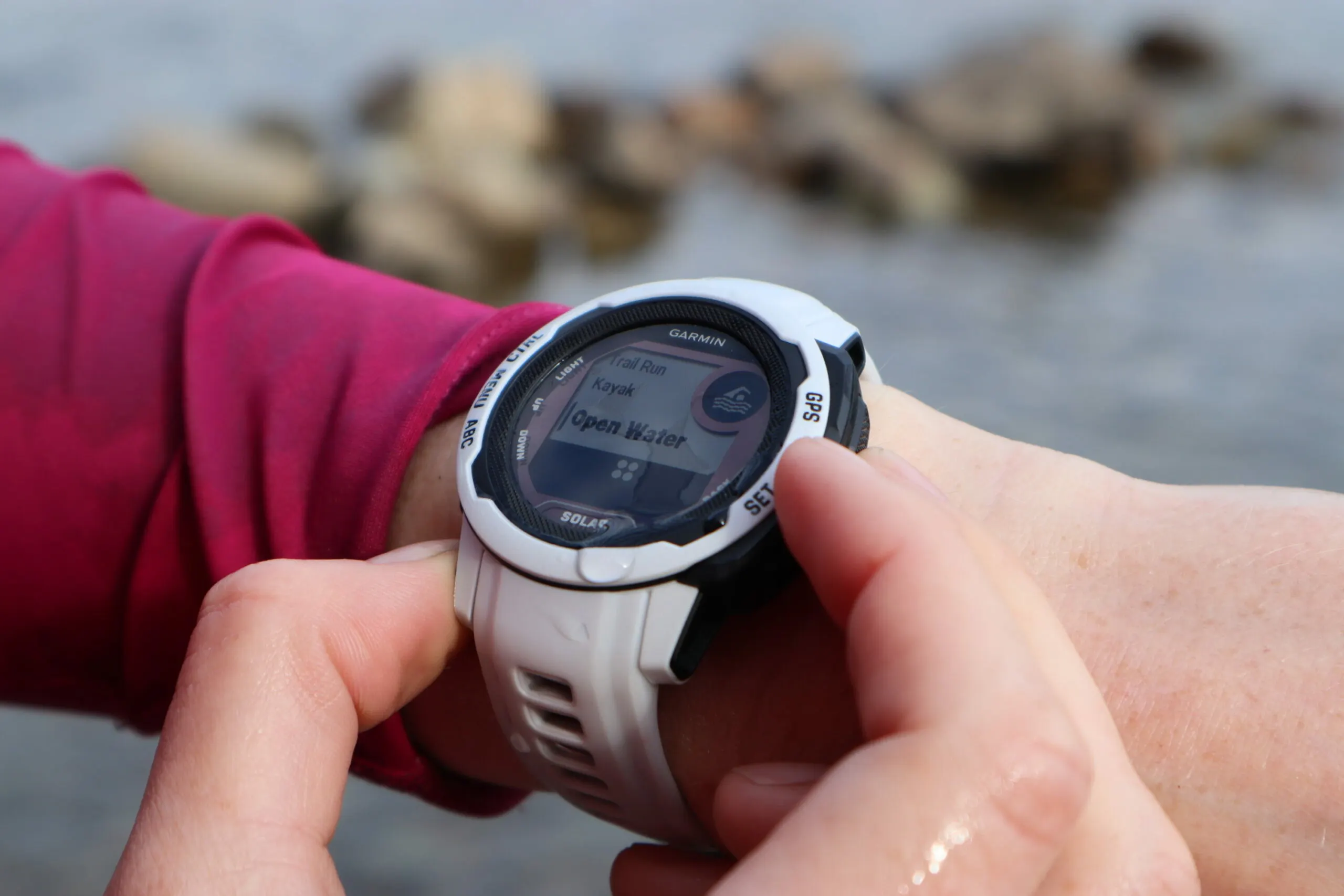 Кажется, смарт-часы Garmin Instinct 2S идеальны для спорта. Они стоят меньше 30 тысяч, но держат заряд до 65 дней