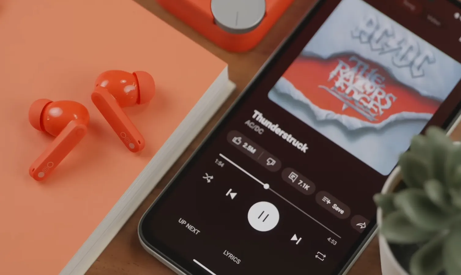 CMF Buds Pro 2 – вероятно, лучшие наушники до 10 тысяч рублей. Их уже можно взять в России