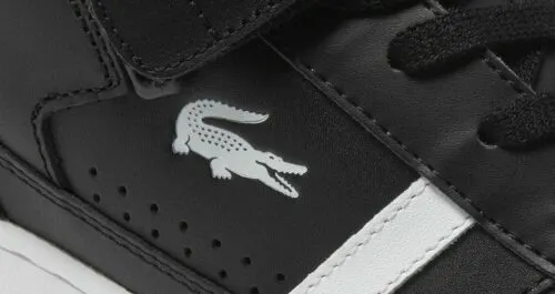 Кроссовки Lacoste сливают по низким ценам на Яндекс Маркете. Они стоят дешевле десятки
