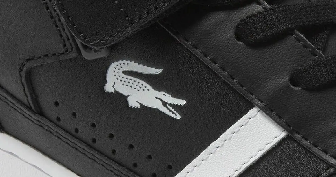 Кроссовки Lacoste сливают по низким ценам на Яндекс Маркете. Они стоят дешевле десятки