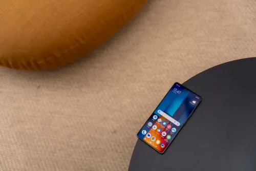 «Хороший аппарат за свои деньги». Главный хит Xiaomi Poco подешевел на Маркете 