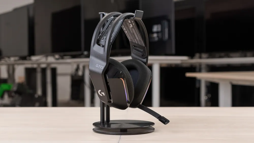 Эти наушники Logitech просто созданы для геймеров. В них вообще нет задержки, а еще они очень комфортно сидят на голове