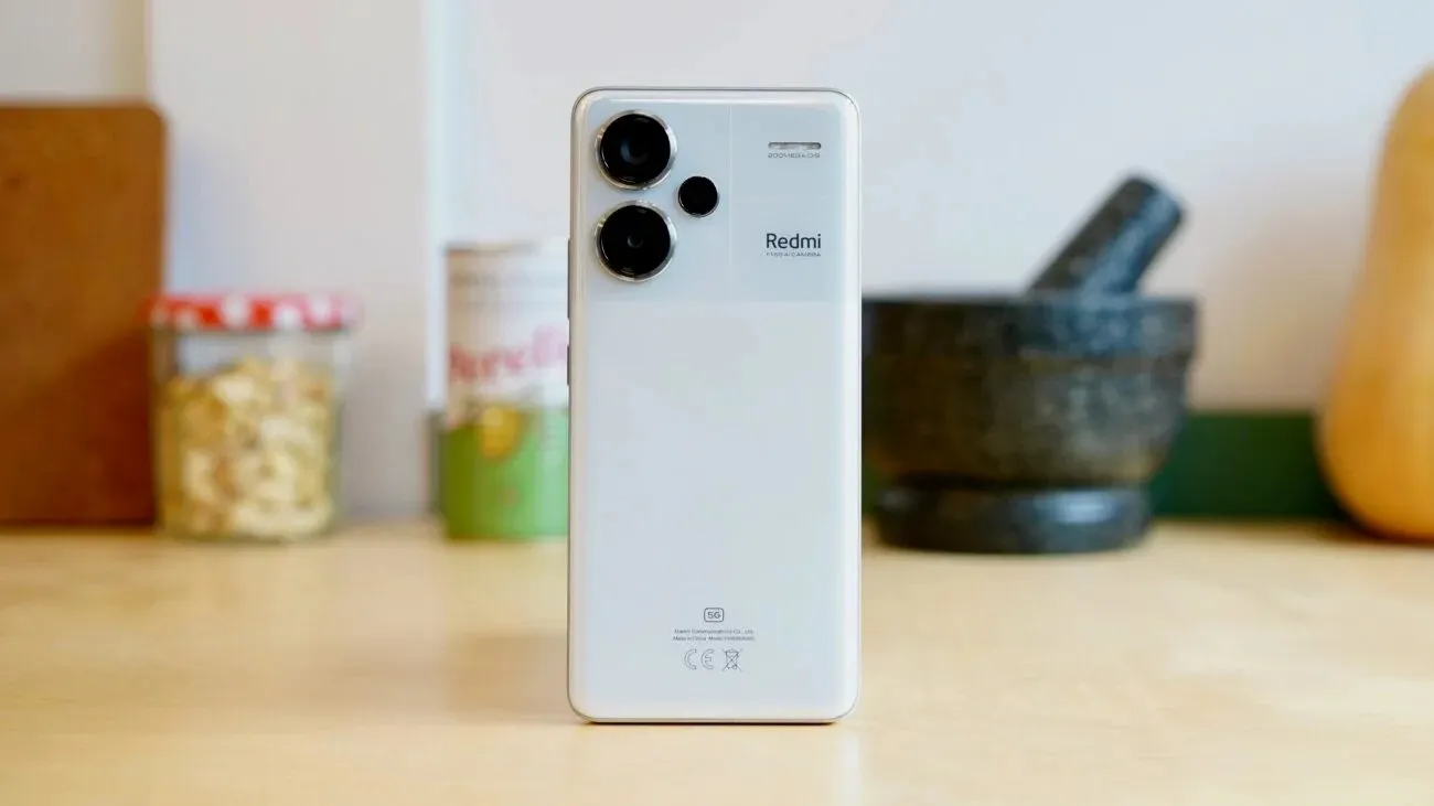 Топовый Xiaomi Redmi рухнул в цене. У него 200-мегапиксельная камера, шустрый чип и 120-ваттная зарядка