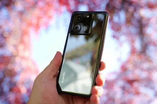 «Айфон рядом не валялся». Легендарный субфлагман Xiaomi буквально рухнул в цене