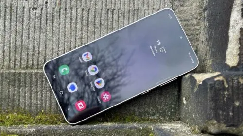 «Оправдал все ожидания». Легендарный компакт Samsung обесценился на Маркете