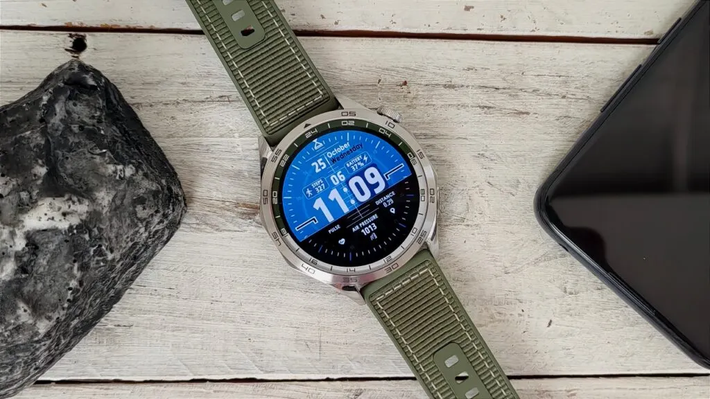«Лучше, чем Apple Watch». Премиальные смарт-часы Huawei подешевели на Маркете 