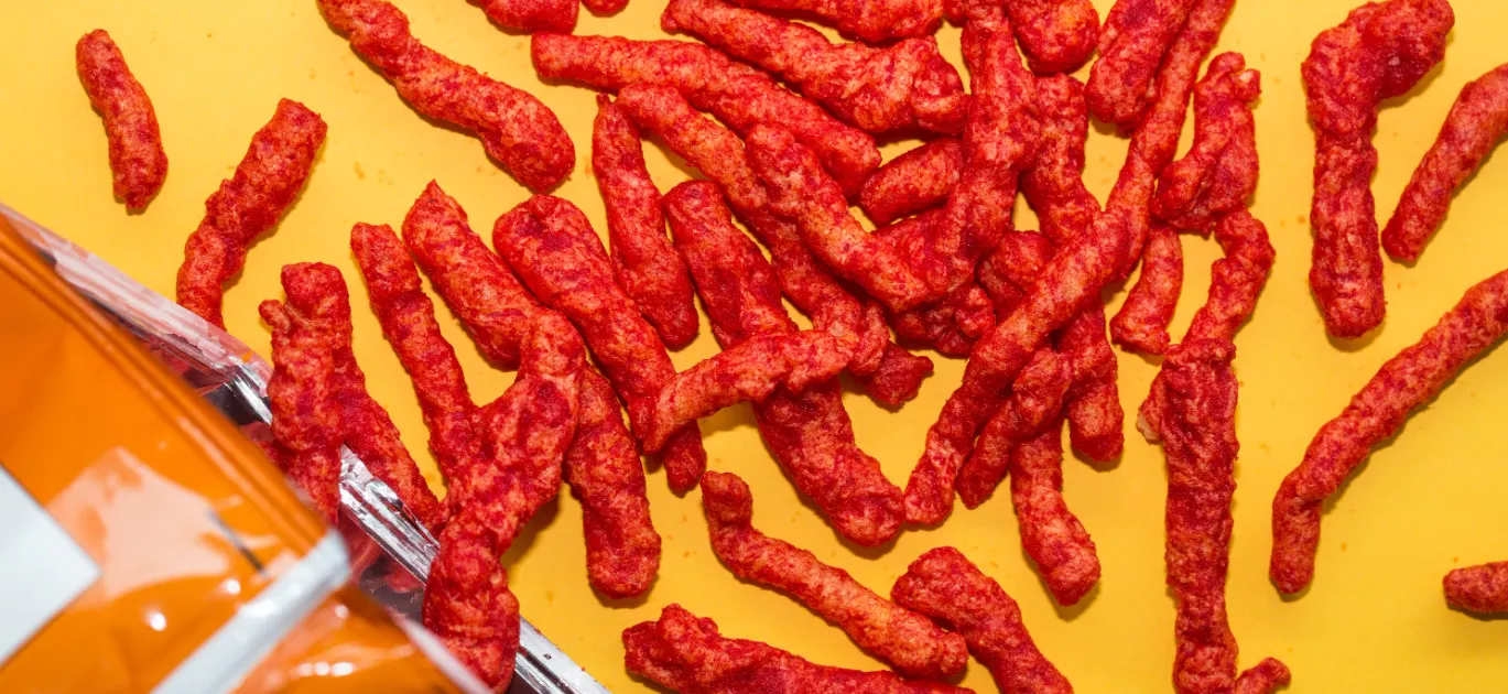 Попробовал настоящий острый Cheetos, которого никогда не было в России. Где купить снэк и стоит ли он своих денег?