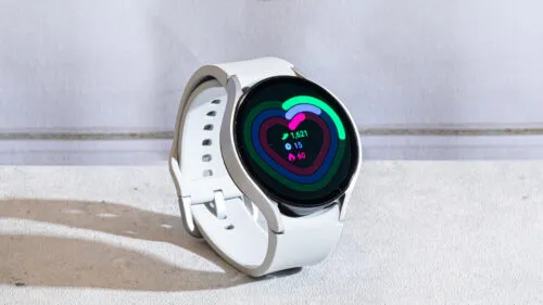 Самое время брать Samsung Galaxy Watch6. Хитовые смарт-часы подешевели на Маркете 