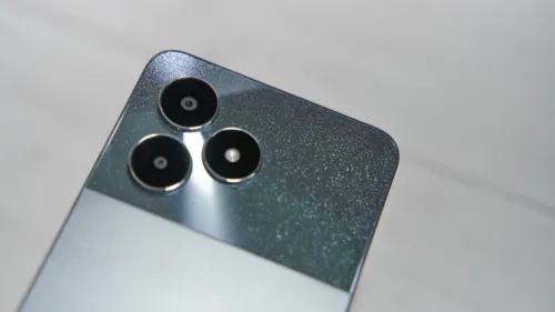 Этот ультрабюджетный Realme — самый продаваемый смартфон в России. Какие еще девайсы попали в топ?