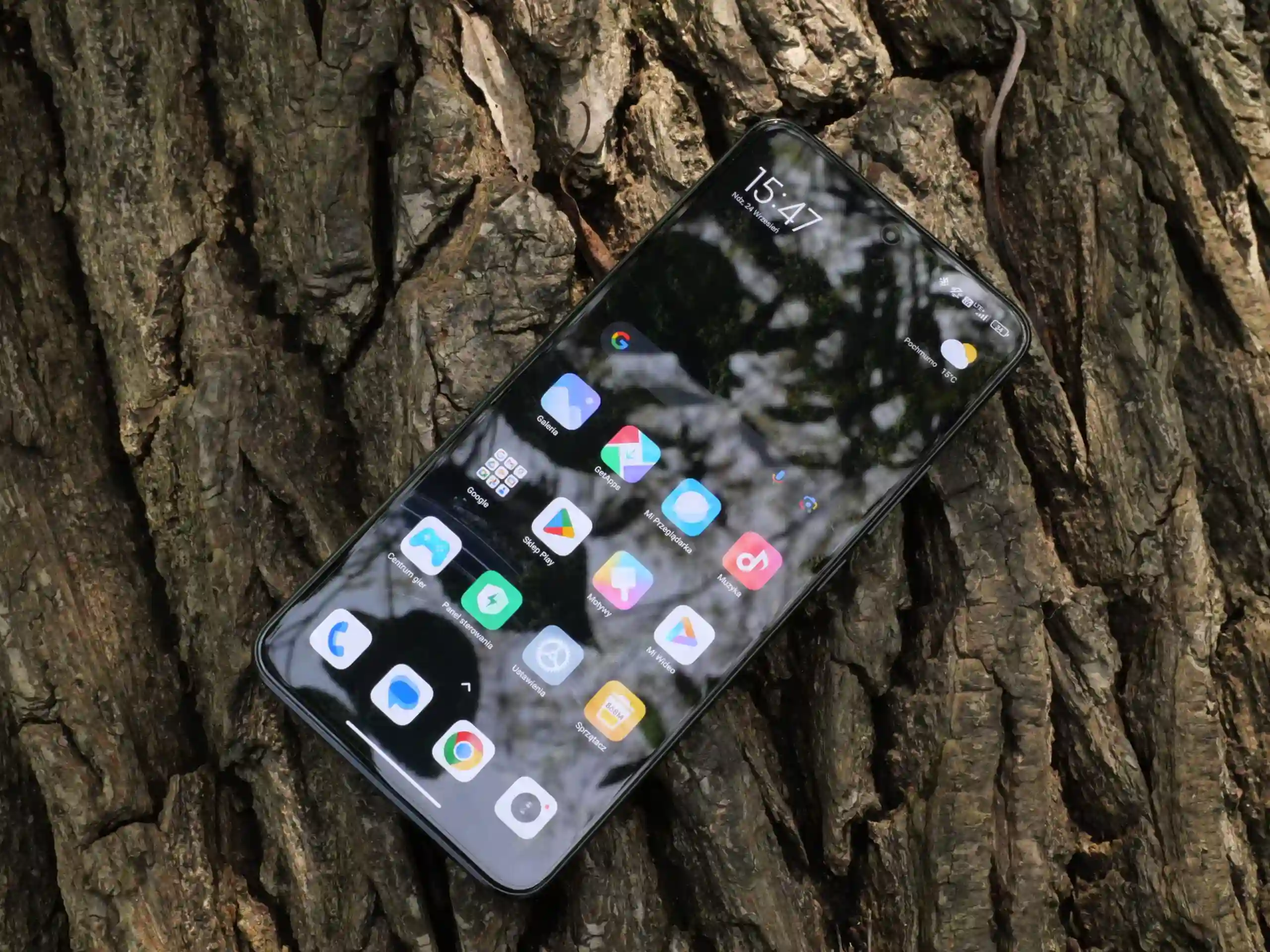 Лучший субфлагман Xiaomi обесценился в России. Он тянет любые игры и снимает не хуже «пикселей»