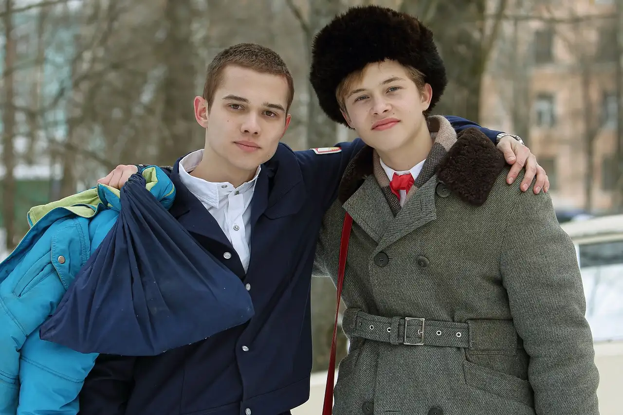 Кинопоиск выбрал самый культовый русский сериал. «Слово пацана» не попало в топ-3