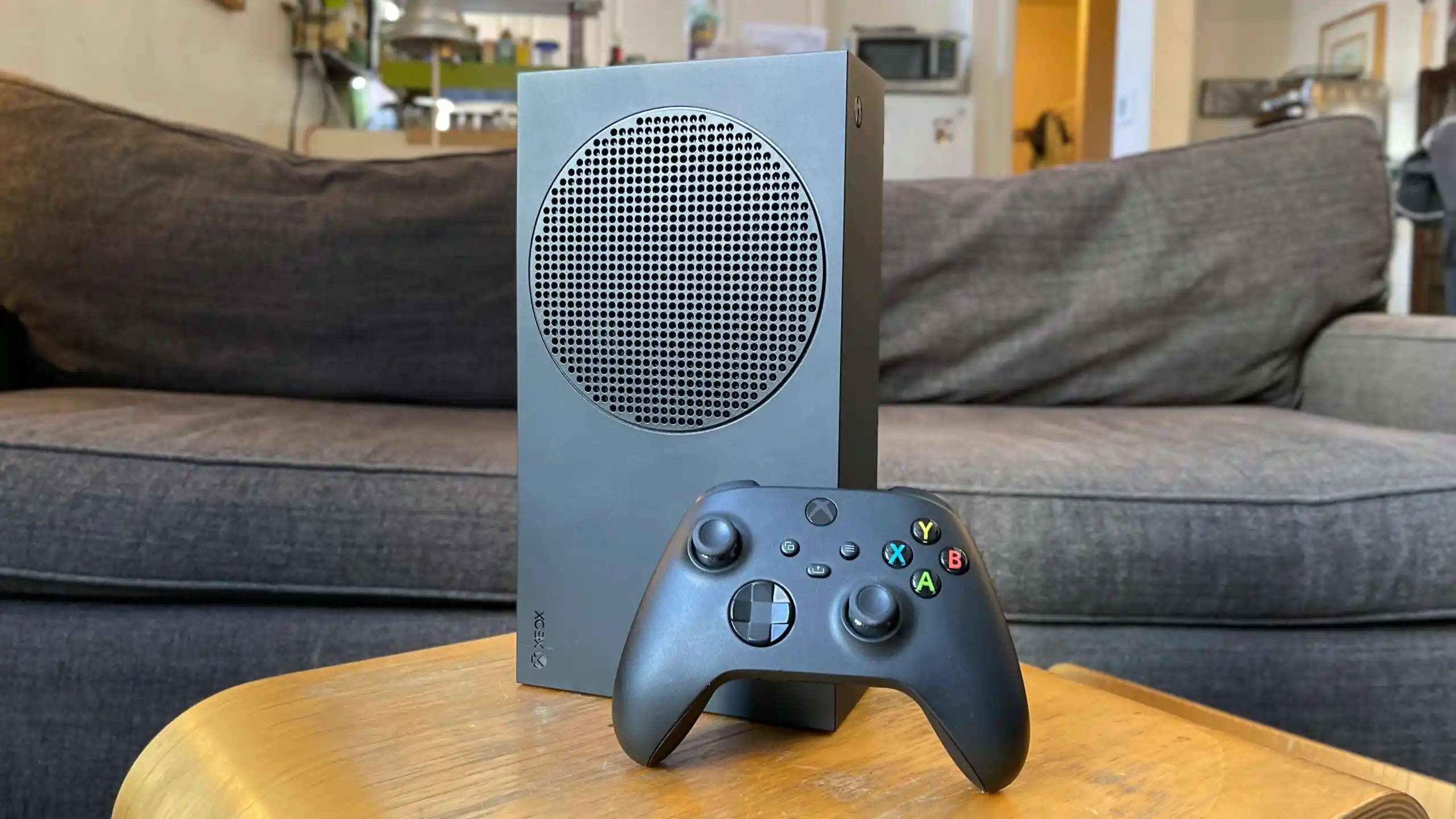 В России появился новый Xbox Series S с 1 Тбайт памяти. Стоит ли покупать эту консоль?