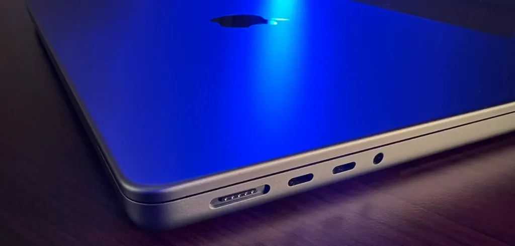 MacBook Pro здорово подешевели в России. Скидка на модель с чипом M1 Pro – 50 тысяч рублей