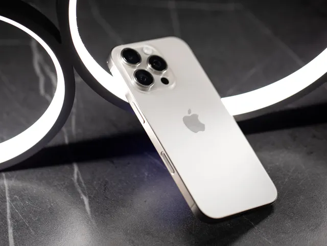К iPhone 16 Pro есть вопросы. Это мощный монстр автономности, но обновляться вряд ли нужно