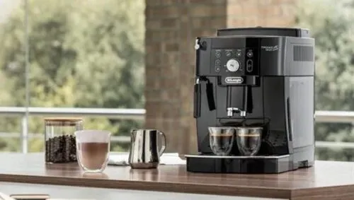 Топовая кофемашина De’Longhi подешевела на Маркете. Это идеальный подарок для любителей кофе