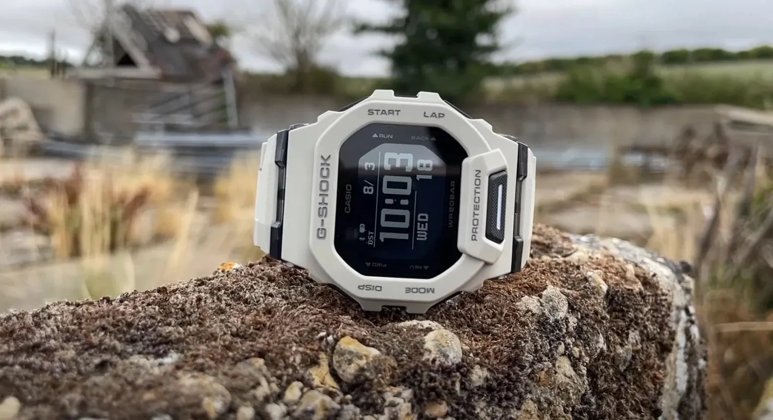 Надоело постоянно заряжать смарт-часы? Забирайте стильные Casio G-Shock с умными функциями и бесконечной автономностью