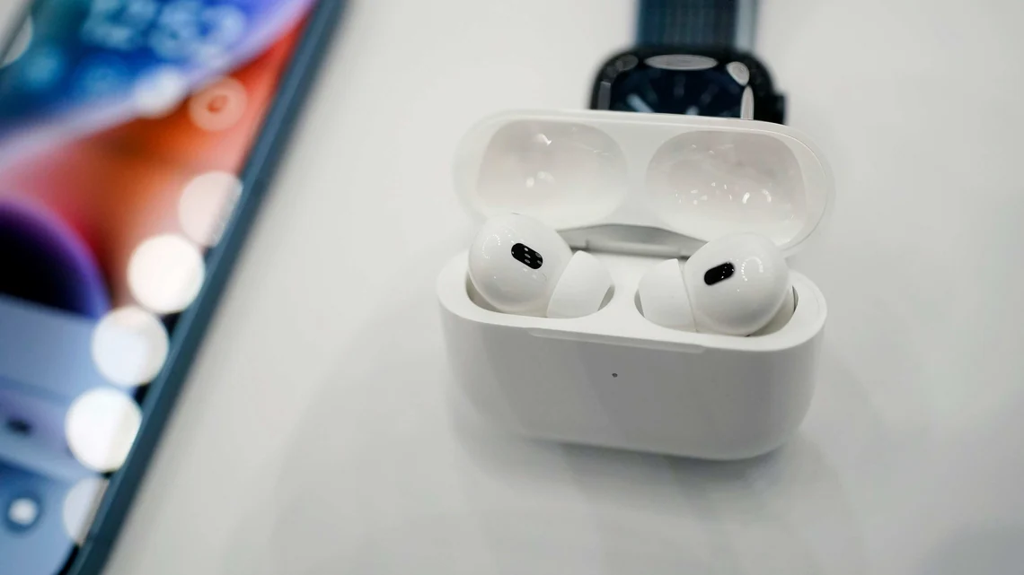 Заказал AirPods Pro 2 на Маркете из-за рубежа. Сколько удалось сэкономить?