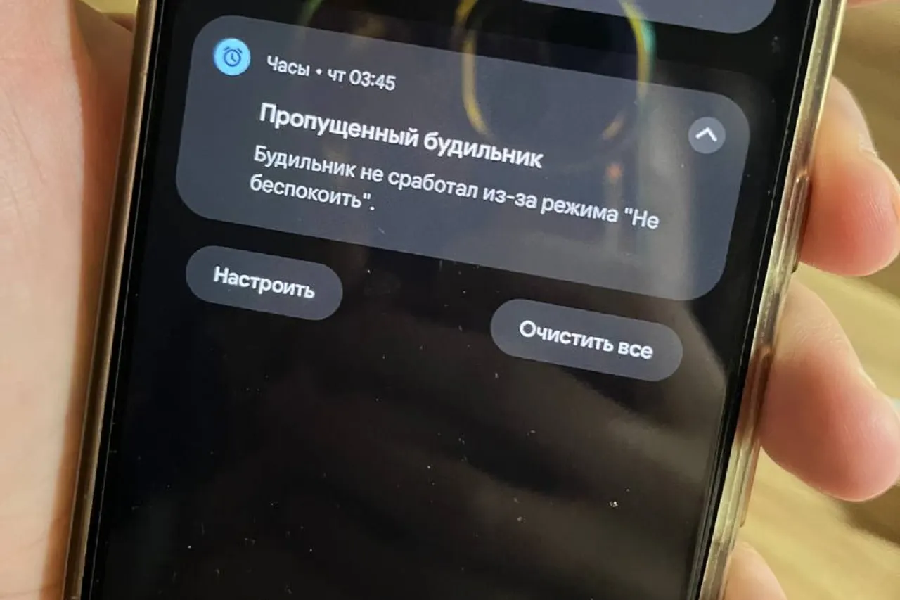 Парень из интернета поругался на несработавший будильник в Android. Что он сделал не так?