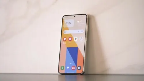 «Лучше, чем iPhone 15». Легендарный Samsung Galaxy подешевел на Маркете