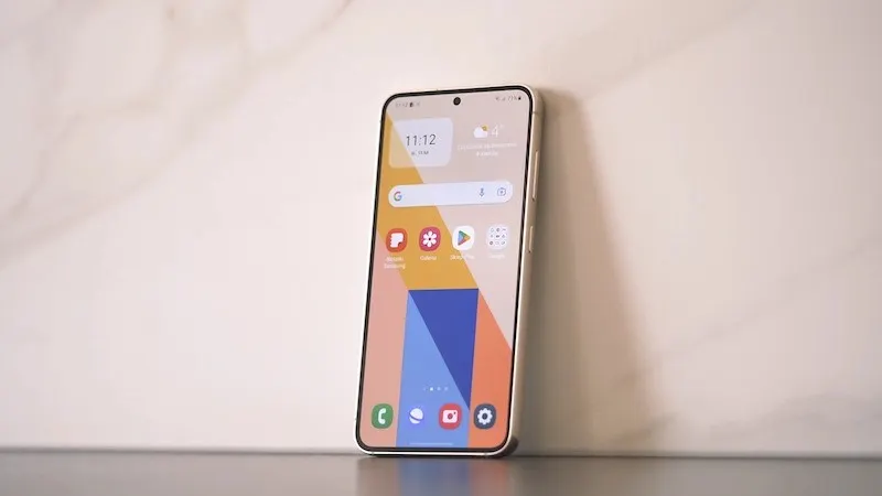 «Лучше, чем iPhone 15». Легендарный Samsung Galaxy подешевел на Маркете
