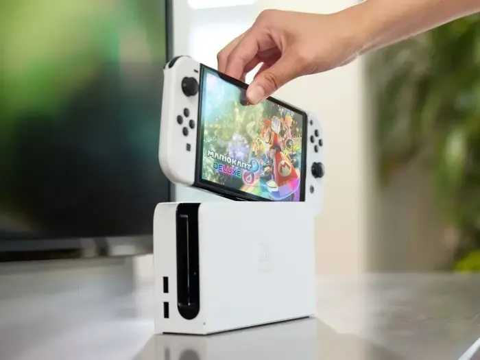 Самое время брать Nintendo Switch OLED. Это лучшая портативная консоль на рынке