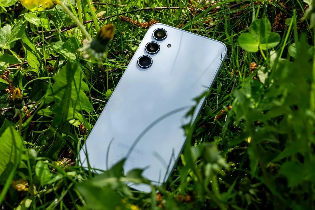 «Все больше склоняюсь к переходу на Android». Недооцененный Samsung Galaxy сливают за бесценок