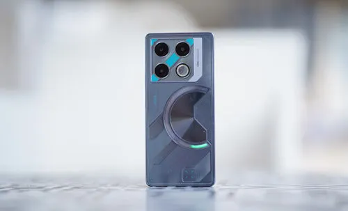 «Реально быстрый агрегат». Сверхмощный Infinix подешевел на Маркете 