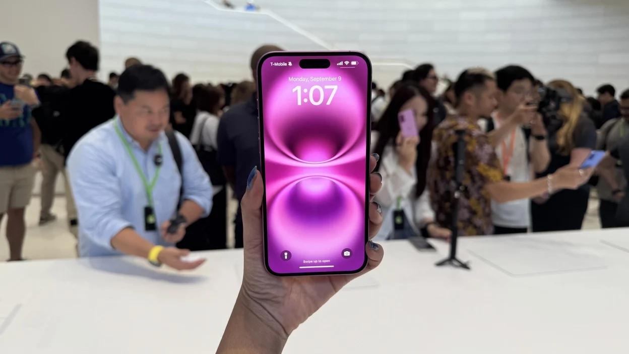 Главный критик Apple назвал минусы iPhone 16 Pro Max. Что ему не понравилось?