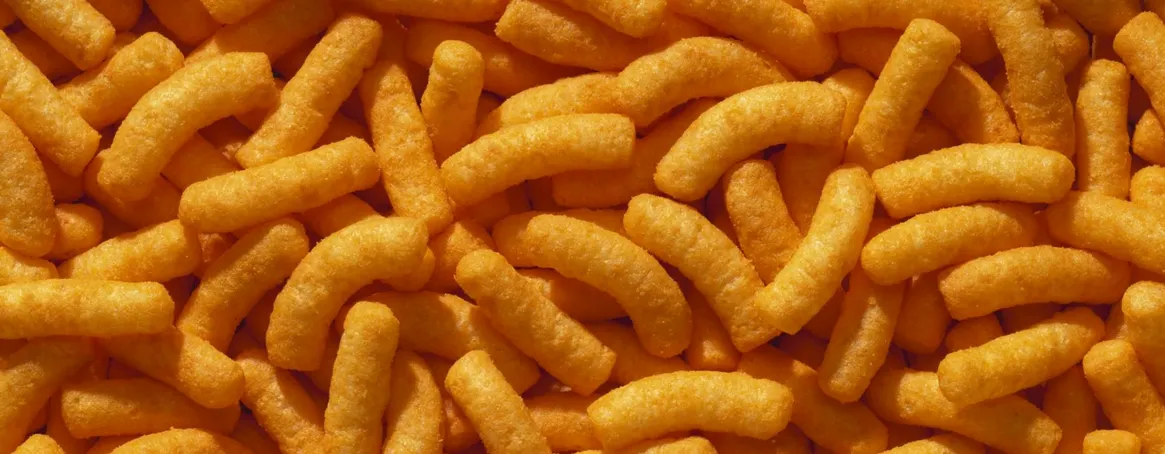 Попробовал Cheetos со вкусом колы. Это самый странный снэк на российском рынке