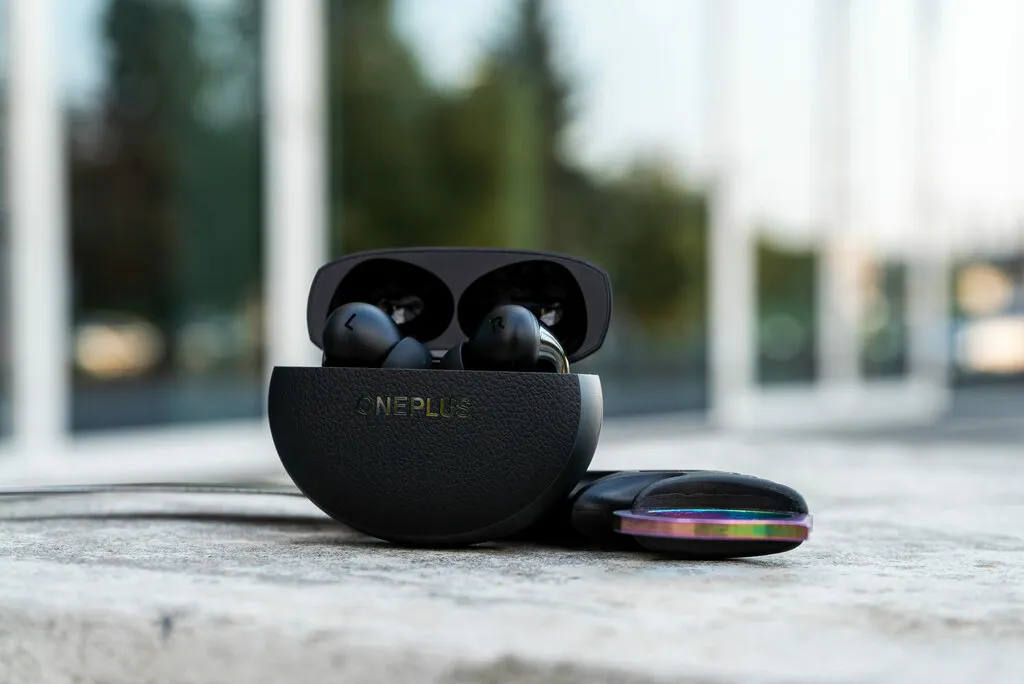 Что брать вместо AirPods 4? Есть сразу 5 крутых вариантов