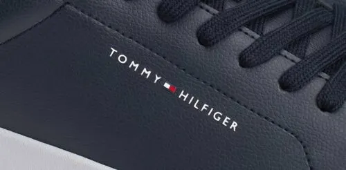 Кроссовки от Tommy Hilfiger обесценились на Яндекс Маркете. Обувь отдают с сочными скидками