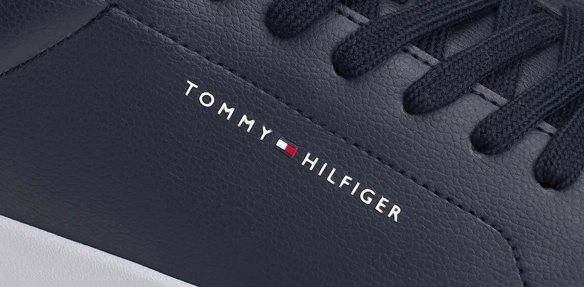 Кроссовки от Tommy Hilfiger обесценились на Яндекс Маркете. Обувь отдают с сочными скидками