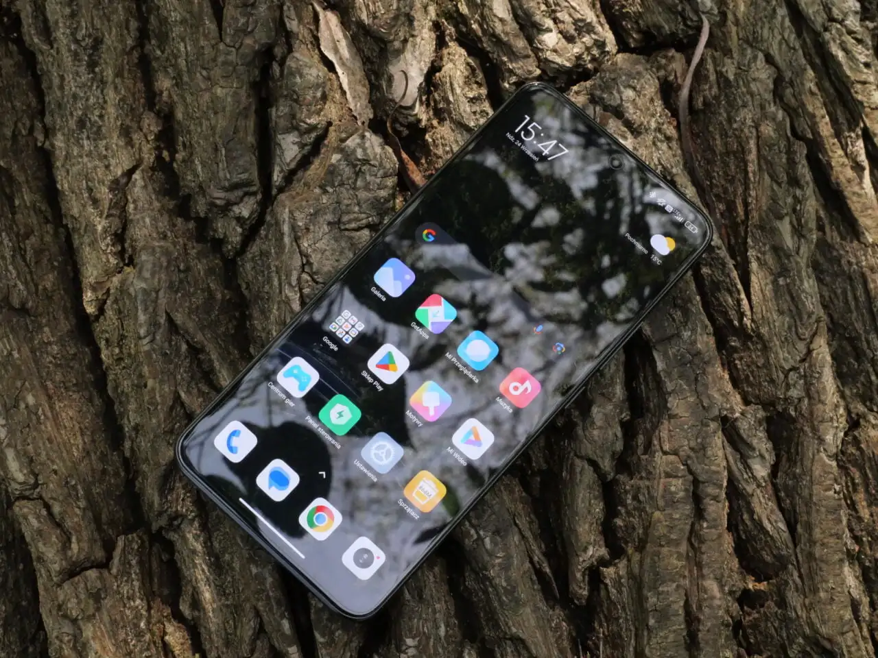 «Удобный, красивый, шустрый». Хитовый Xiaomi отдают с неплохой скидкой 
