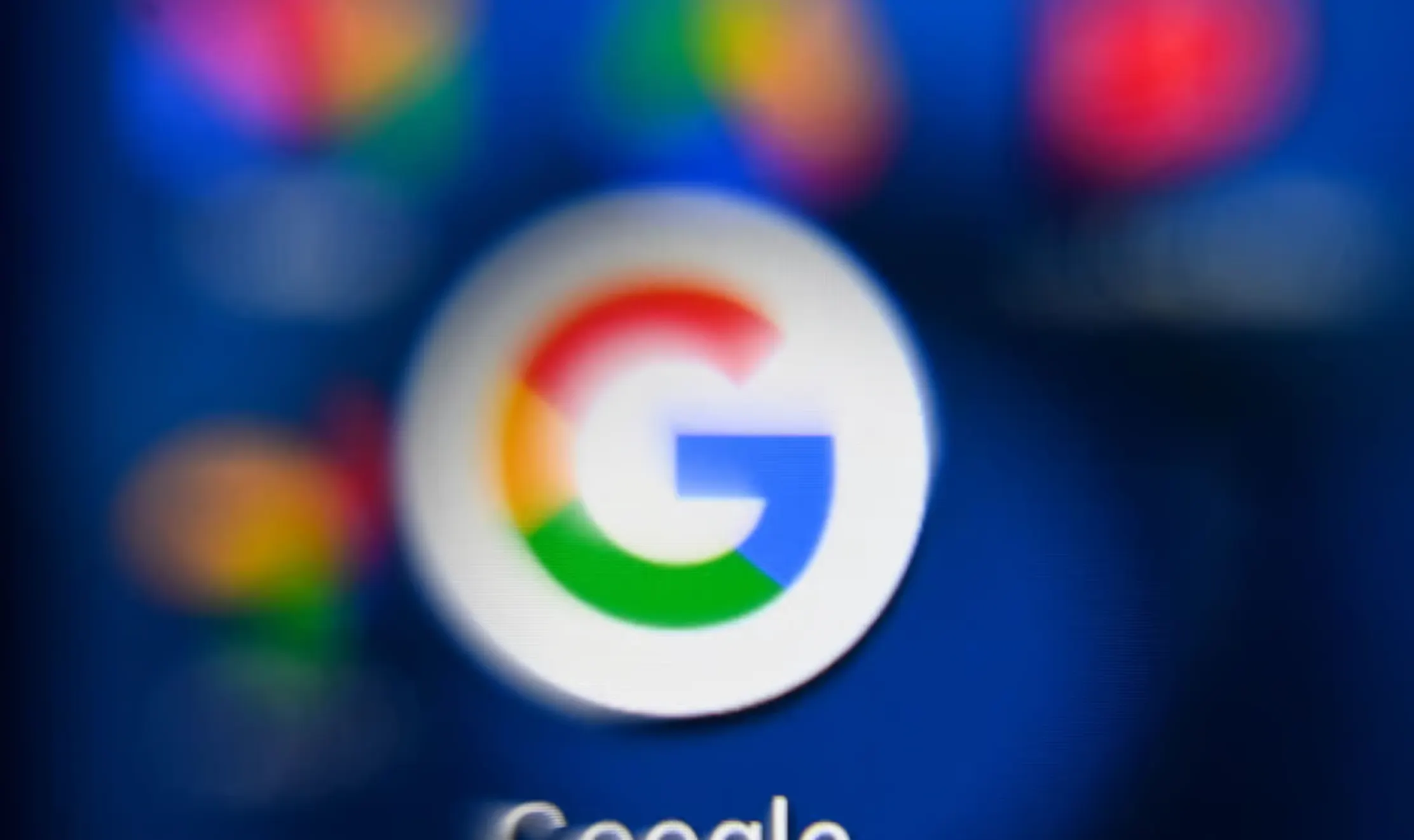 Google никуда не уходит из России